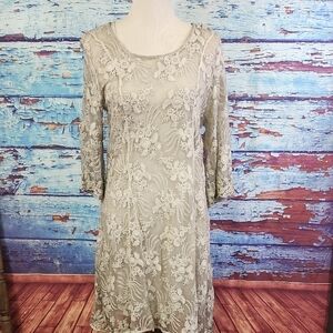 GRETTY ZUEGER Lace Floral Long Sleeve Dress in Gray
